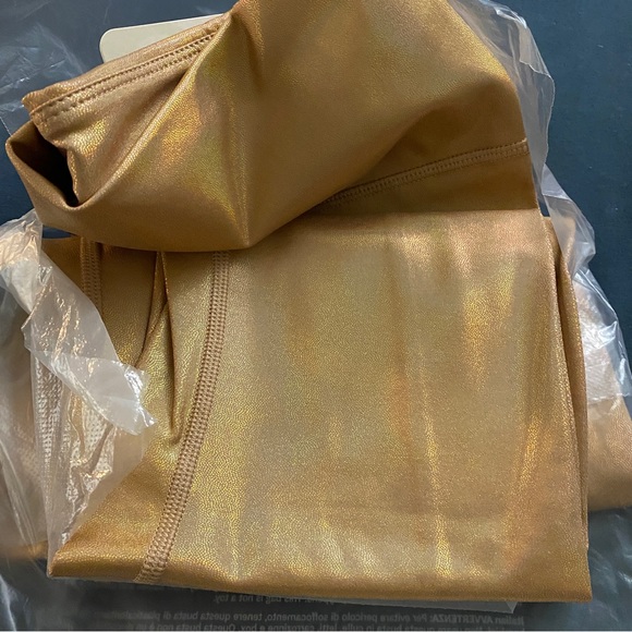 🌟Oasis Ultra High Waisted Iridescent Lux 7/8 Leggings by Fabletics ✨ - Picture 11 of 15